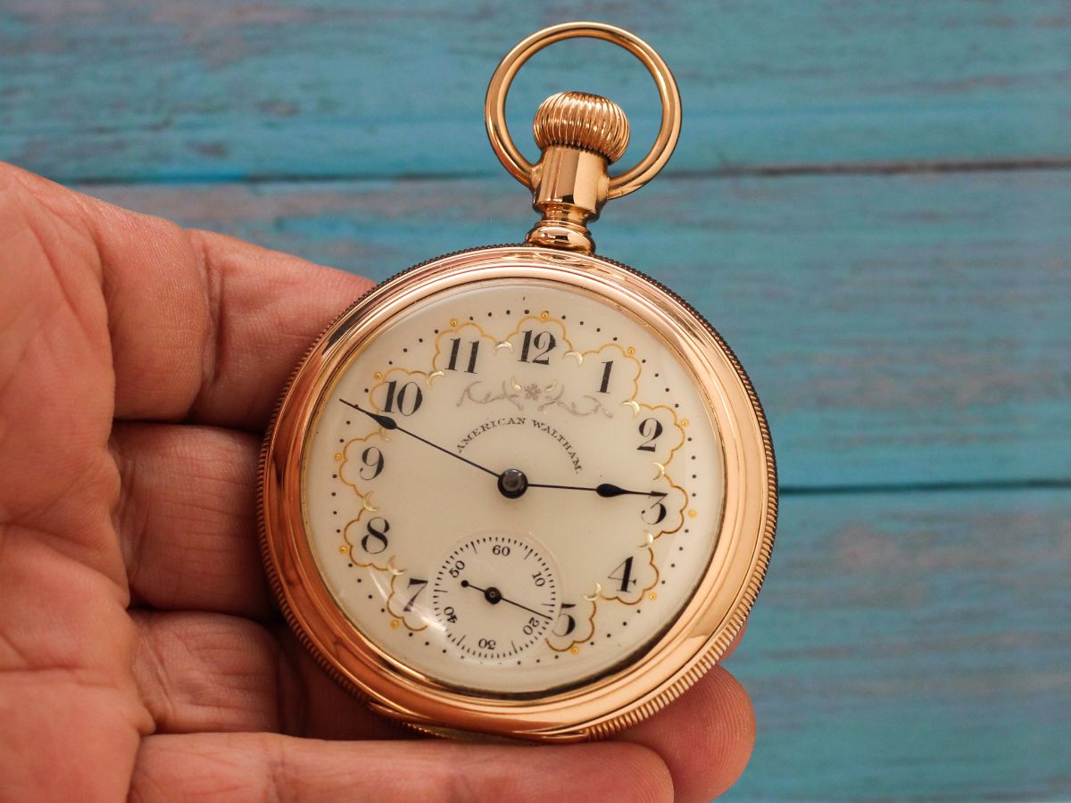 Waltham gentleman's dress watch in 14K gold